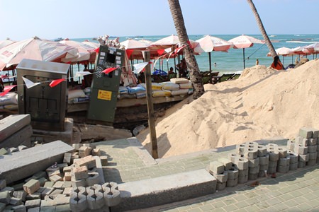 The major concern with the beach refill project is the repeated damage to the beach that flood runoff has caused. In areas such as near Soi 6 and Beach Road, water repeatedly has cut large gouges out of the sand.