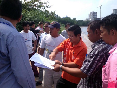 Deputy Mayor Verawat Khakhay conducts a survey along Puek Plub canal in Naklua to improve drainage efficiency in the Naklua market area.
