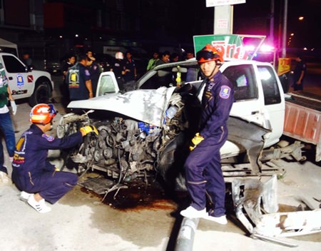 A 27-year-old man was killed when he crashed his Nissan into a light pole on East Pattaya’s railway road.
