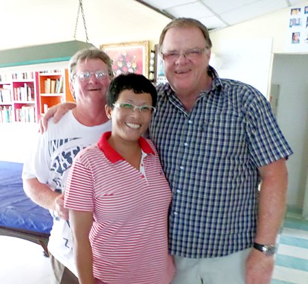 Wednesday winner Sa with Wayne Cotterell and Chris Dodd.