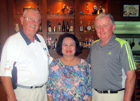 Dick Warberg (left) and Colm Mullen (right) pose with Lek.