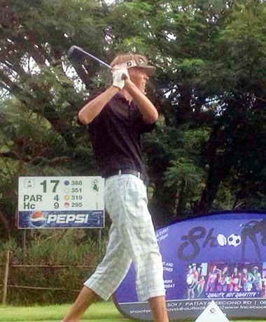 Teeing off in the PAGS October monthly at Emerald.