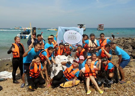 The Hilton Pattaya team joined with Mermaids Dive Center to collect and remove debris from under the water around Koh Sak and clean up the beach there.