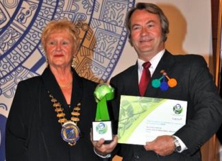 Karine Coulanges (left), International President of Skål International, presents the Sustainable Tourism award (Urban Accommodation) to Brian Anderson (right), Sustainable Development Manager of Chiva-Som Health Resorts.