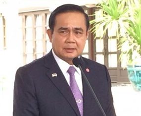 PM cheers Thai football team in 2014 AFF Suzuki Cup final