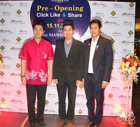 (L-R) Poramet Ngampichet, former MP of Pak Palangchon Region 7, Chris Cherdsuriya, Managing Director of the Siamese Hotel, and Bangjong Bantoonprayuk, deputy host of Pattaya pose for a photo at the pre-opening ‘Click, Like & Share’ party held at the Siamese Hotel on Nov. 15. 