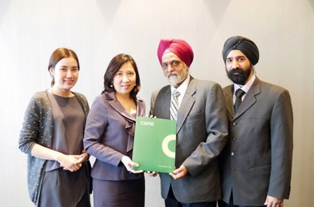 Yotha Singsachakul (2nd from right), Managing Director, and Singh Singsachakul (right), Executive Director of Thai Asian Investors Co., Ltd. are shown with Aliwassa Pathnadabutr (2nd from left), Managing Director, and Jariya Thumtrongkitkul (left), Senior Manager - Retail Services of CBRE Thailand.