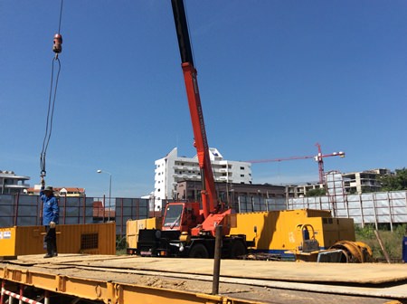 Piling work for the project gets underway on Soi 5, Pratumnak Hill.