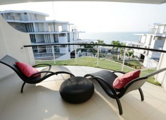 Developers of Pure Sunset Beach in Na Jomtien celebrated completion of Phase 1 of the project with a lavish art & fashion themed party on November 22.