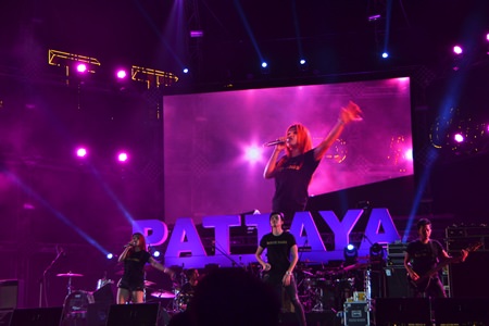 Bands scheduled to perform over the week-long festival included Body Slam, Slot Machine, 25 Hours, Potato, Big Ass, Da Endorphine, Buddha Bless, Paradox, Rock Rider, Getsunova, Lomosonic, and more.