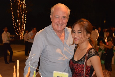 Dr. Iain Corness and Manita Boontham, general manager of the CES (Cranes & Equipment Services Co., Ltd.).