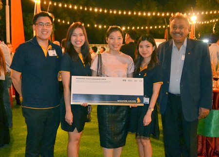 (L to R) Jedsarit Chuenthananont, Passenger Sales Assistant of Singapore Airlines; Treenuch Kamkanok, Marketing & Direct Sales Officer for Singapore Airlines; Chidapa Tantiprasit, Passenger Sales Manager of Singapore Airlines; Mathauros Kluaymaingarm, Marketing/PR Assistant of the Singapore Airlines; and Peter Malhotra, MD of the Pattaya Mail Media Group.