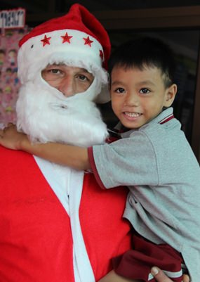 Santa has a new friend.