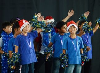 Primary students put on a Christmas performance.