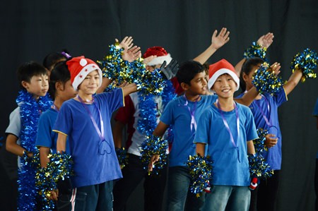 Primary students put on a Christmas performance.