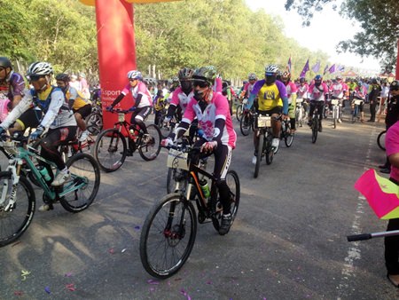 Cyclists make their way around Mabprachan Reservoir to raise money for Ban Jing Jai.