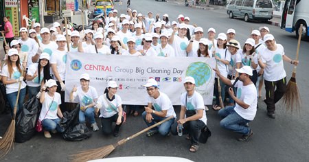 Central Group staff don gloves and grab brooms and garbage bags to clean up public spaces around Central Festival Pattaya Beach.