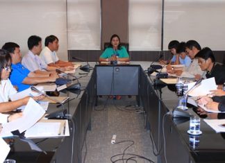 Drug prevention and rehabilitation chief Viliawan Phuluenglue (center) talks about the detrimental impact drug use has on individuals and societies.