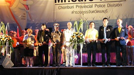 Police and government officials cut the ceremonial ribbon to kick off Pattaya’s new nightly police beach patrols.