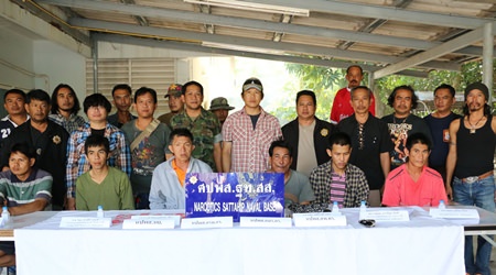 Royal Thai Navy drug-suppression officers arrested six members of an alleged narcotics ring and seized nearly 3,800 methamphetamine pills.