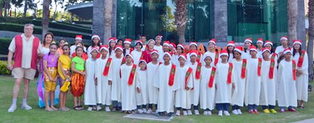 The Pattaya Orphanage Children’s Choir poses outside the Amari’s Tavern by the Sea Restaurant to give PCEC members a “photo op.”