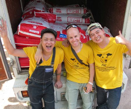 (L to R) Soranut “Beer” Masayavanich, Neo and Wisut Thamviritkul deliver the food.