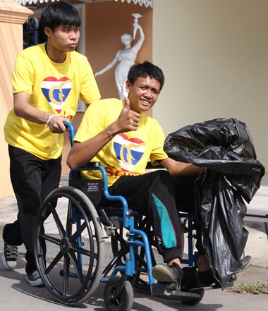 Thumbs up for the clean streets.