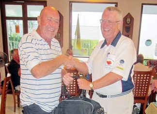 Dick Warberg (right) presents the MBMG Group Golfer of the Month award to Mike O’Brien.