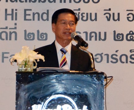 Tourism Authority of Thailand advisor Apichart Intharapongpan noted that the plunge in Russian tourists to Thailand has forced both the public and private sectors to adjust their plans.