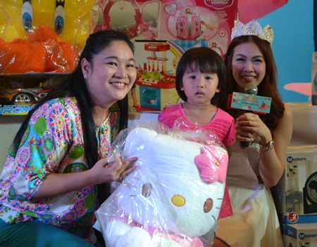 Central Festival Pattaya Beach gives presents to thousands of children.