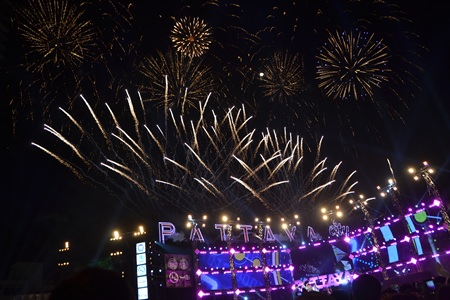 Over 1000 blasts of fireworks decorated the skies for Pattaya’s New Year celebration.