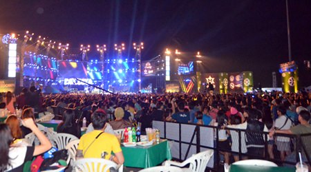 Many people were still having the best time of their lives after midnight near the stage to forget all the bad moments of life and start another great year.