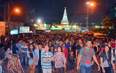 The roads near Bali Hai were full of people that weren’t able to make to the stage area because it was too packed.