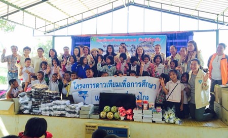 The YWCA Bangkok-Pattaya Center, led by Chairwoman Praichit Jetapai, present 100,000 baht in satellite dishes, sports equipment, school supplies, and socks to schools in Chaiyaphum Province’s Muang District.