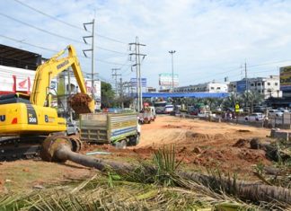 After years of planning and months of delays, construction of a subterranean traffic-bypass tunnel under Sukhumvit Road has begun. Contractors have started removing the 14 high-mast electric posts, seven billboards, two directional signs, five traffic lights, 256 trees, a large LED screen and the pedestrian bridge near Pattaya School No. 5 needed to begin construction.