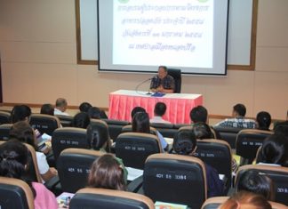 Nongprue Municipality Mayor Mai Chaiyanit presides over the “Safe Food” training program attended by over 70 Nongprue Sub-district food vendors.