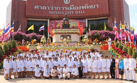 Government officials and city hall staff gather in front of the King Taksin Monument at city hall to mark the 245th anniversary of the coronation of King Taksin the Great.