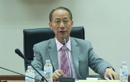 Gov. Khomsan Ekachai chairs a meeting to select members for Chonburi’s Non-Formal Education Board.