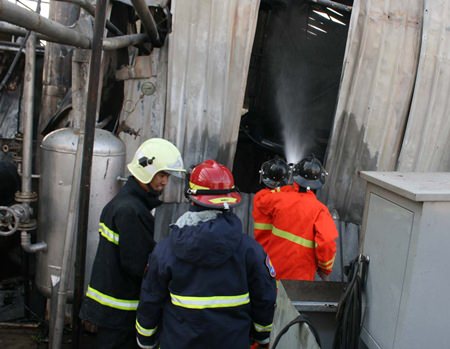 Firefighters took about 30 minutes to extinguish an oil fire at Everfrank Technology Co. in Huay Kai Nao village.