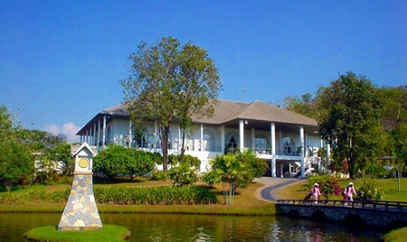 Bangpra’s clubhouse overlooking the 10th tee and 18th green.