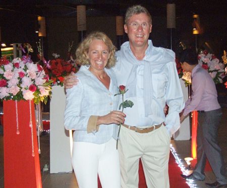 Couples at the Royal Cliff celebrated Valentine’s Day with “A Royal Valentine” dinner set in a dreamlike setting filled with sweet-scented roses, whimsical ice carvings and the captivating serenades of Royal Cliff’s live band playing in the background.