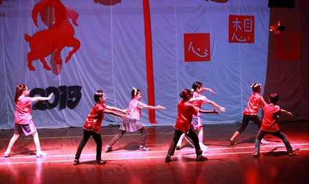 Primary students put on their own kung fu display.