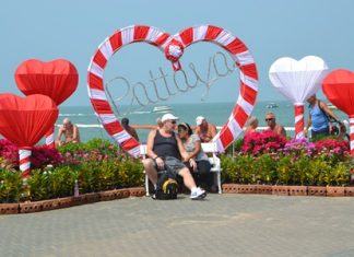 City hall has set up a Valentine’s Day photo booth on Pattaya Beach.