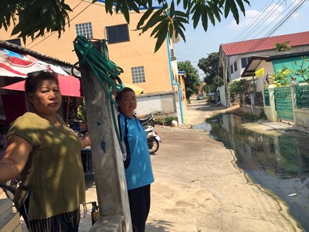 City officials have promised to send a send a truck out to pump this polluted water out of a Soi Arunothai neighborhood.