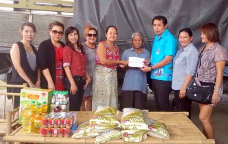 Patsakorn Yusomboon and members of the Soi Chaiyapornvitee committee help Jaroon and Salee Sadajai, two elderly grandparents that have fallen upon hardship.