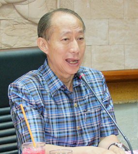 Governor Khomsan Ekachai says that the elevated highway between Muang District’s Ban Suan and Ang Sila sub-districts should markedly reduce traffic congestion on surface streets there.