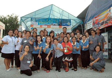 Doctors and city officials from the “Doctor at Home” program visit the Soi Khopai Community in South Pattaya.