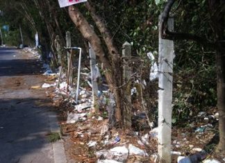 Piles of garbage all along the soi.