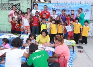City Councilman Banjong Banthoonprayuk, officials from the Pattaya Social Development Office and representatives from the World Vision Foundation hold the second of their monthly Child Development Project workshops at the Ban Nern Rot Fai community.