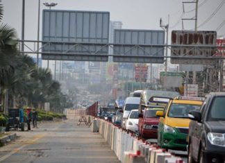 Traffic is beginning to build up on Sukhumvit, especially during rush hours, during construction of the underground tunnel.